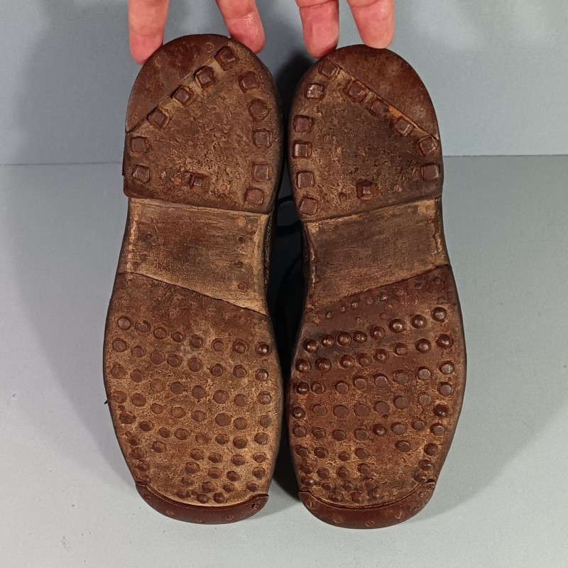 BRODEQUINS TROUPE CHAUSSURES MILITAIRE CLOUTES MODELE 1941 TOUTES ARMES TAILLE 42/43